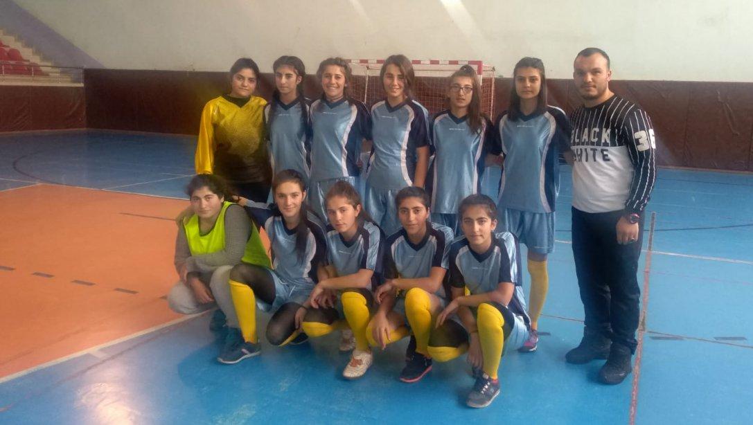 Çat ÇPAL Kız Futsal Takımı İl 4. Olmuştur.